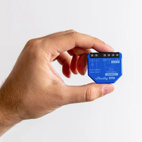 Close-up of Shelly 1 Gen3 Gen3 smart switch with potential-free contacts